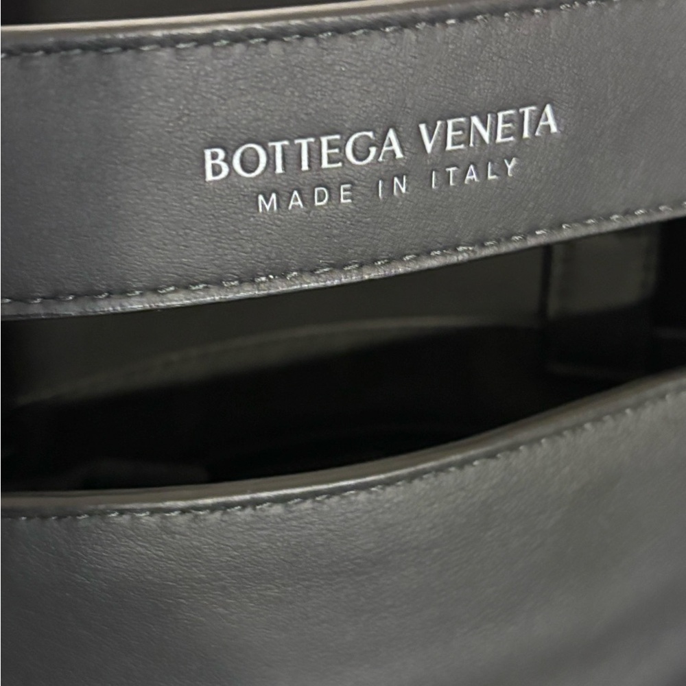 Bottega Veneta Leather Messenger Bag Black NWT $2520 - Picture 8 of 16